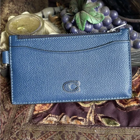 Authentic COACH 1941 calf leather zip top card holder with key hinge. - Picture 1 of 10